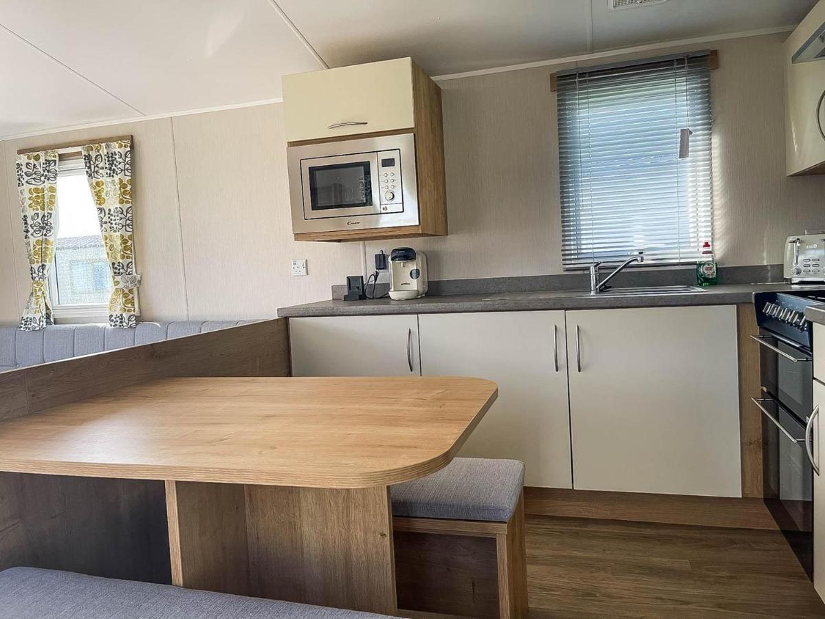 Lovely 8 Berth Caravan For Hire At Barmston Beach Holiday Park Ref 62002O Otel Lund Dış mekan fotoğraf